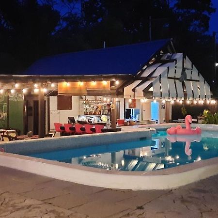 Guava Grove Resort & Villas Sandy Bay Eksteriør billede
