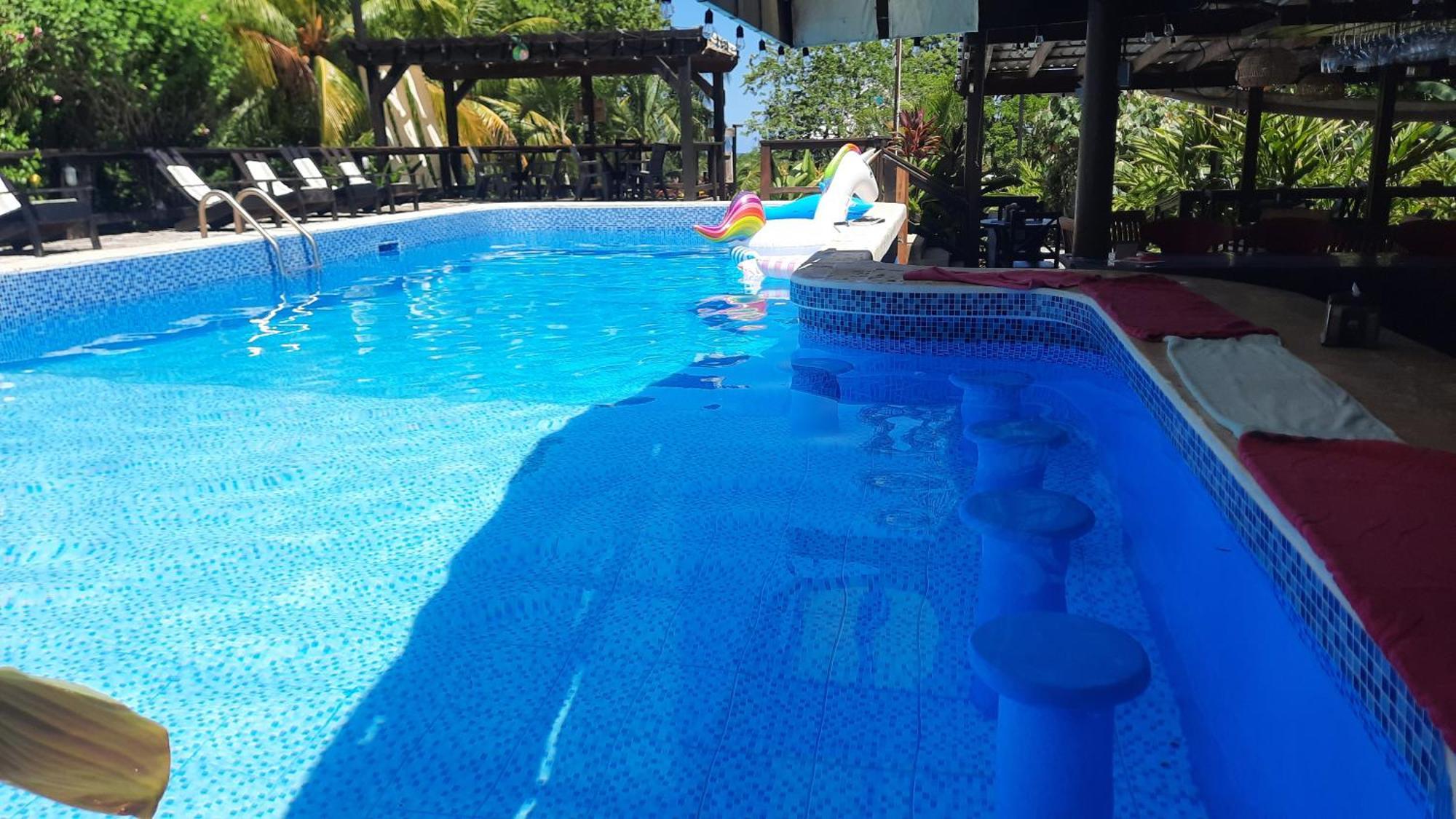 Guava Grove Resort & Villas Sandy Bay Eksteriør billede