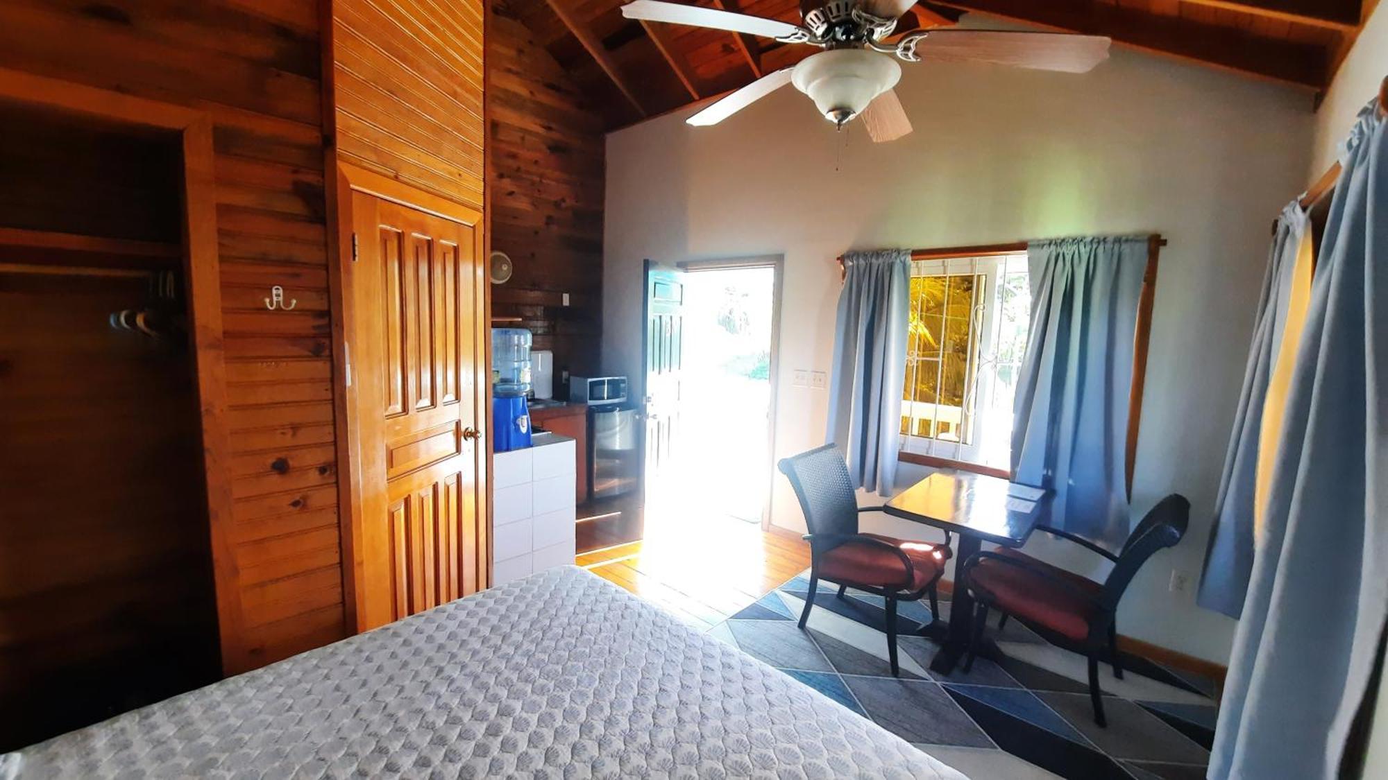 Guava Grove Resort & Villas Sandy Bay Værelse billede